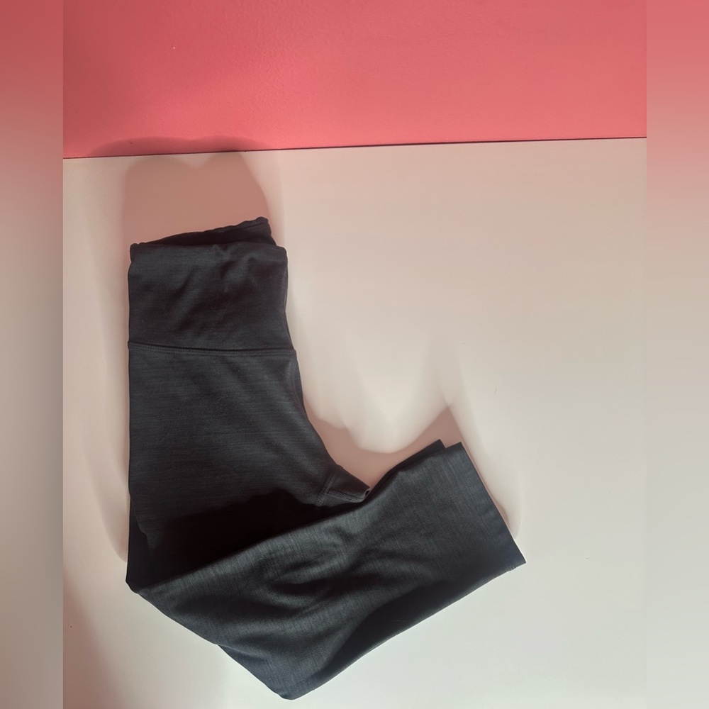 Women’s korsa heather black high rise leggings in size medium